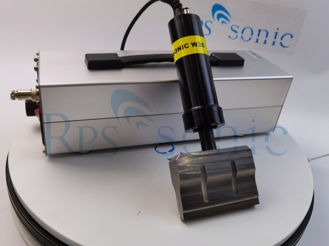 Ультразвуковое сварочное оборудование 35 кГц для индустрии гигиены сварки нетканых материалов